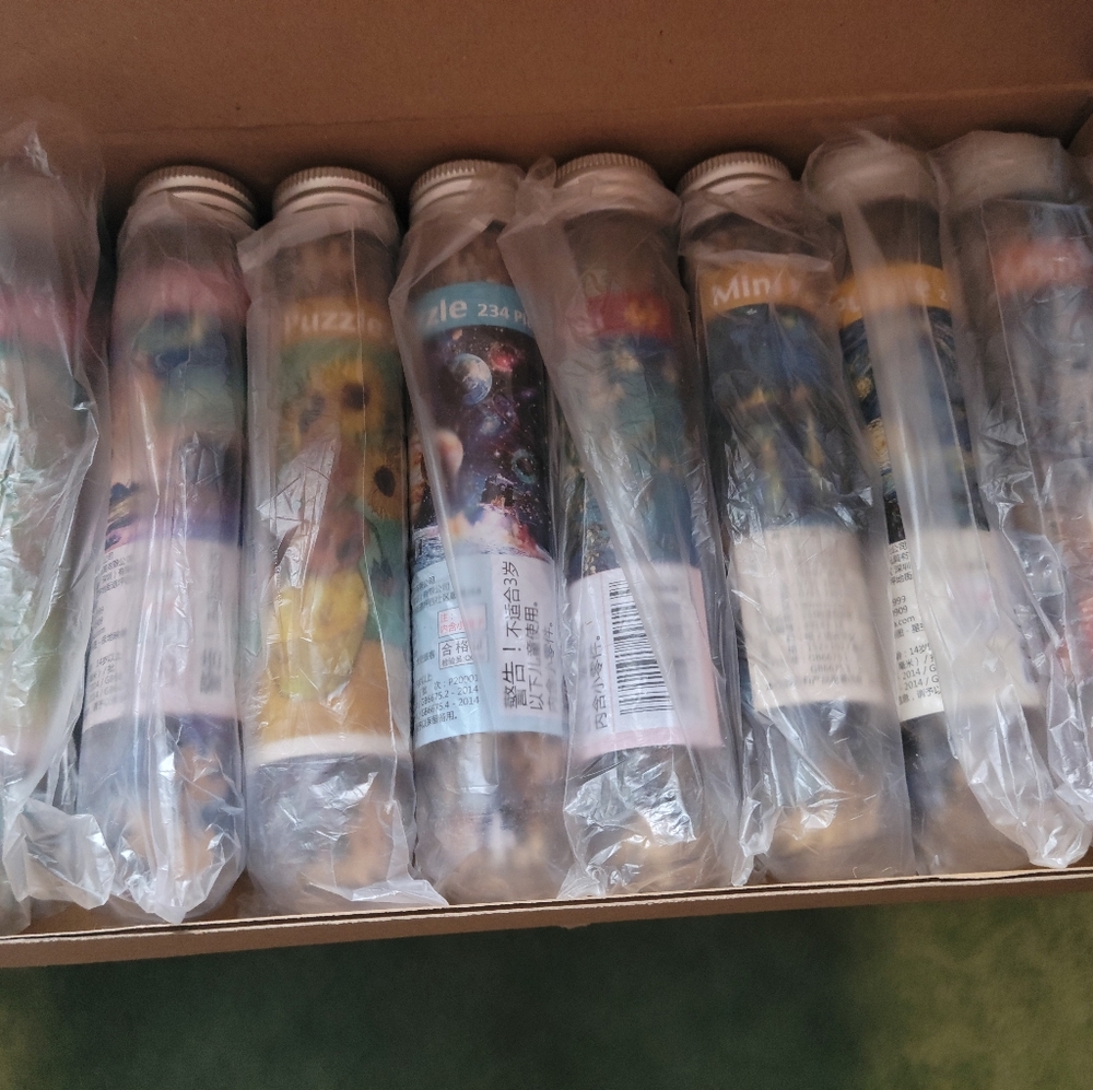 Box of 8 mini puzzles